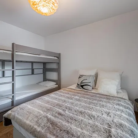 Apartment T3 Avec Parking A 100m Des Pistes A Courchevel, 6 Couchages - Fr-1-563-61