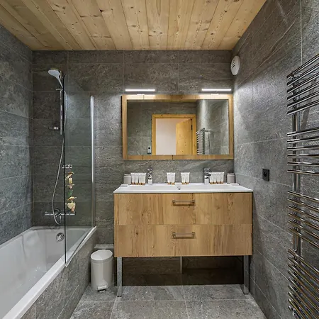 3 Pièces à Courchevel, Proche Des Pistes Avec Parking Et Wi-fi - Fr-1-563-61 Appartement *