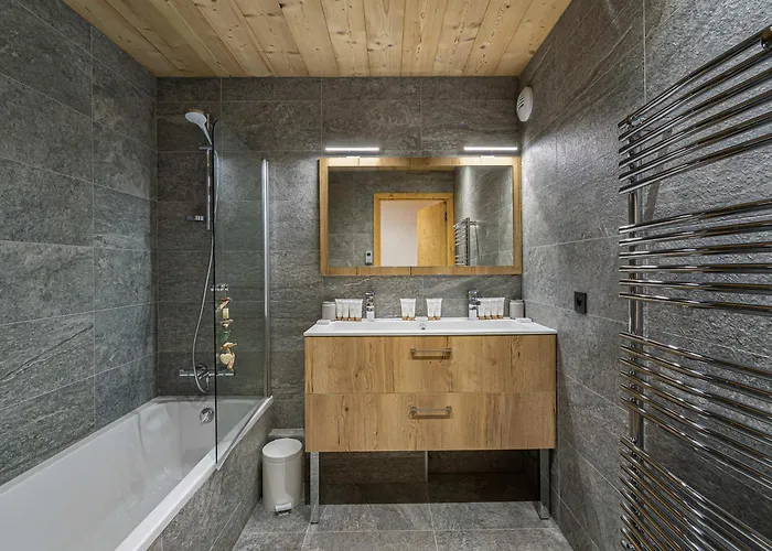 3 Pieces A Courchevel, Proche Des Pistes Avec Parking Et Wi-fi - Fr-1-563-61 * Courchevel